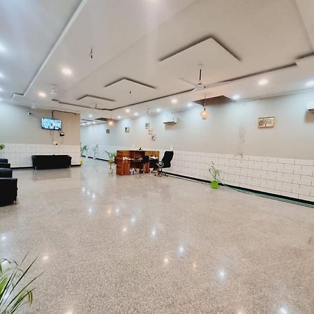 Hotel Solitaire Tower - Top Rated Area- In House Parking Vrindāvan Εξωτερικό φωτογραφία