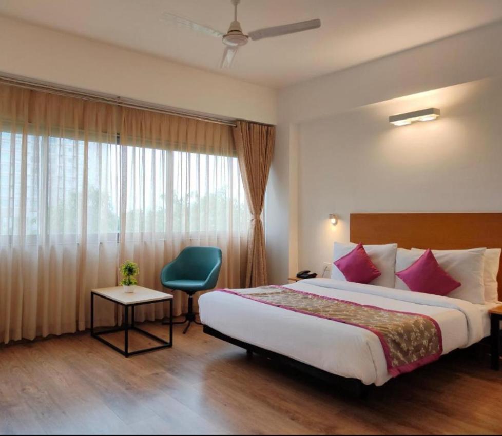 Hotel Solitaire Tower - Top Rated Area- In House Parking Vrindāvan Εξωτερικό φωτογραφία